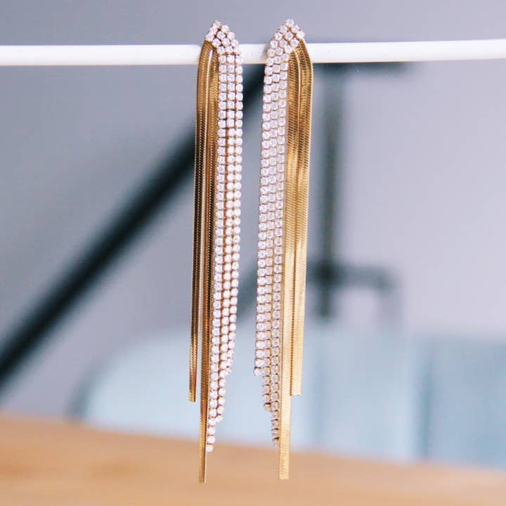 Waterval oorbellen met zirkonia - goud voor wholesale door Bazou