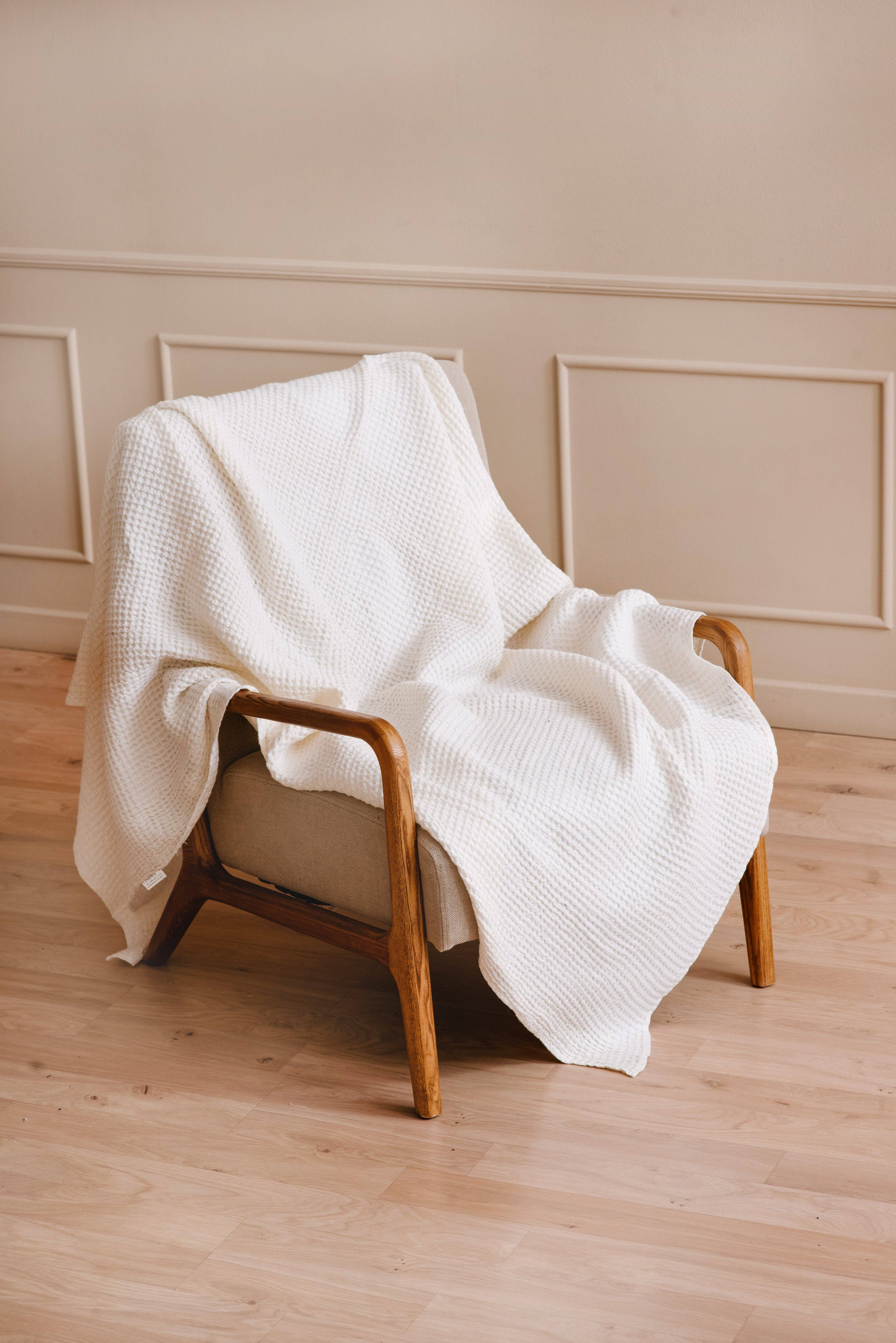 LinenQ – wholesale Throw blanket – White waffle linen throw0