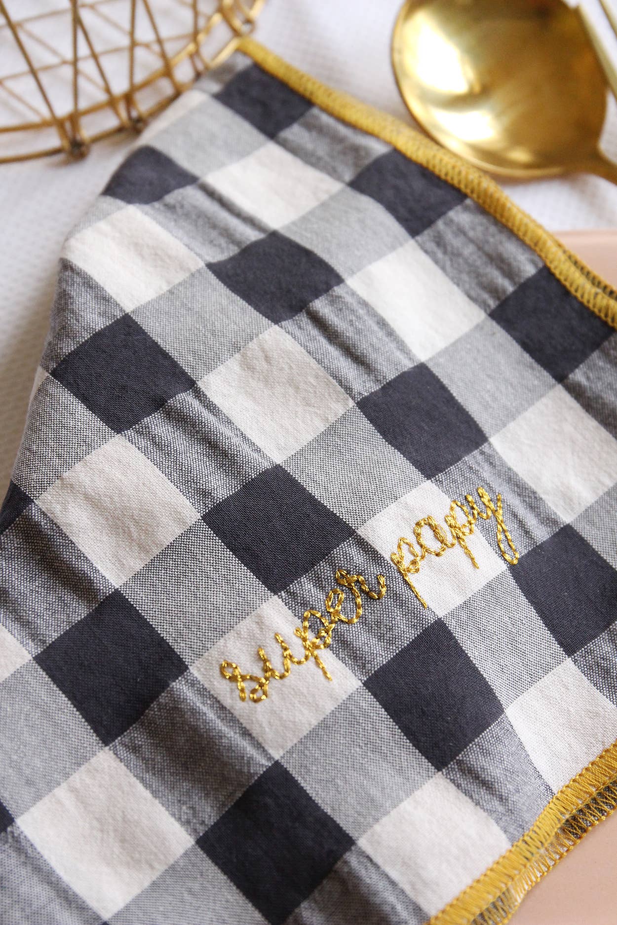 BARNABÉ AIME LE CAFÉ - Wholesale Dinner & Cloth Napkin - Gichy plaid and embroidery napkins20