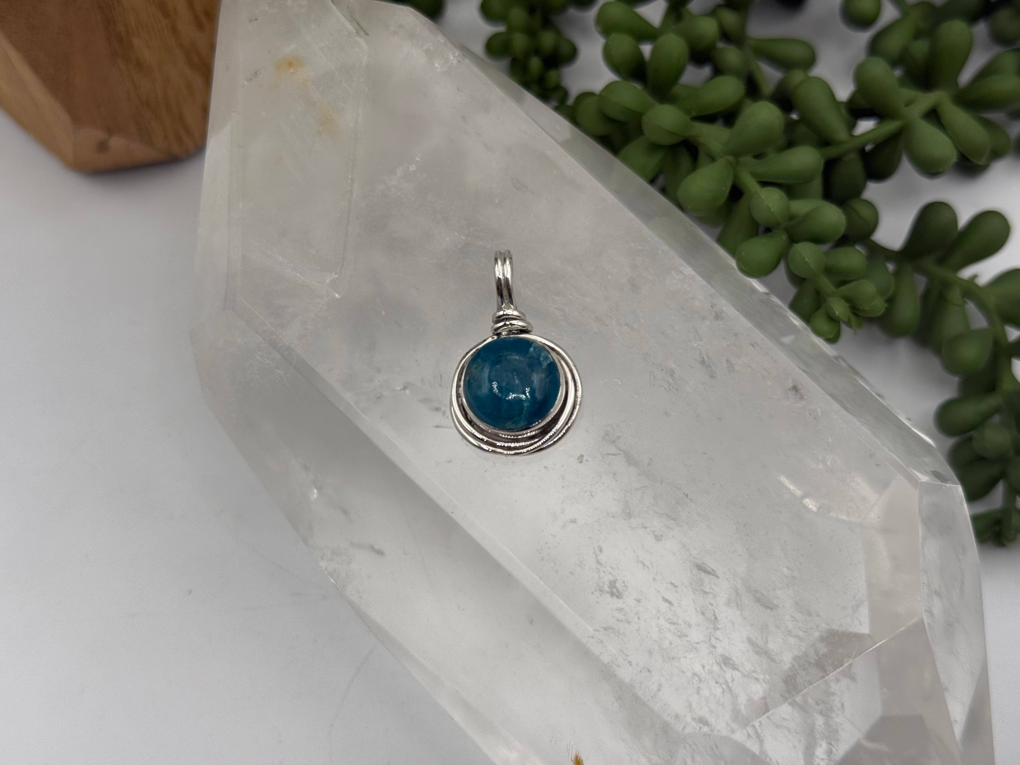 Meraki Gemstones - Wholesale Individual charm/pendant - Blue Apatite Round Cabochon Gem Pendant Sterling Silver/925