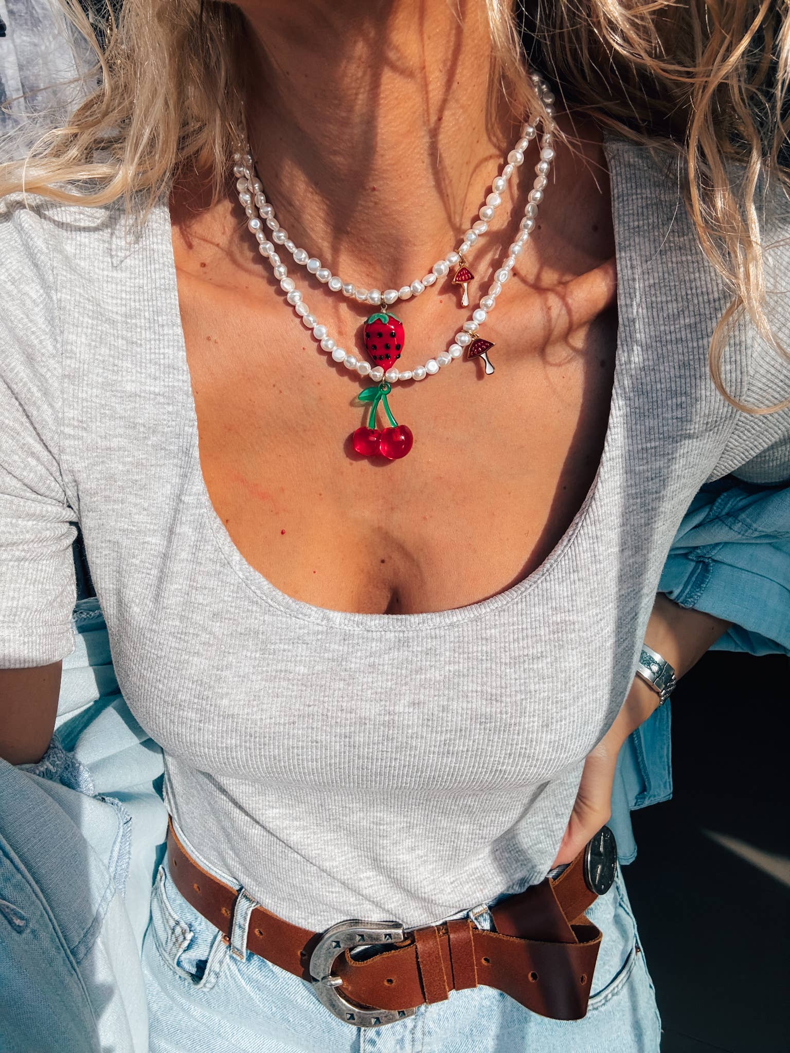 Goupi - Vendita all'ingrosso Girocollo/collier - Collane choker con perle di conchiglia e ciondoli fragola e ciliegia3