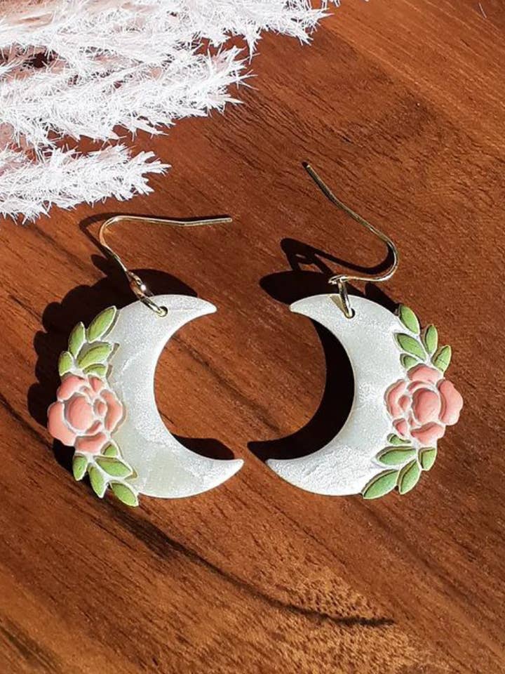 Pion Blossom halvmånar för wholesale av Shannon V Jewelry