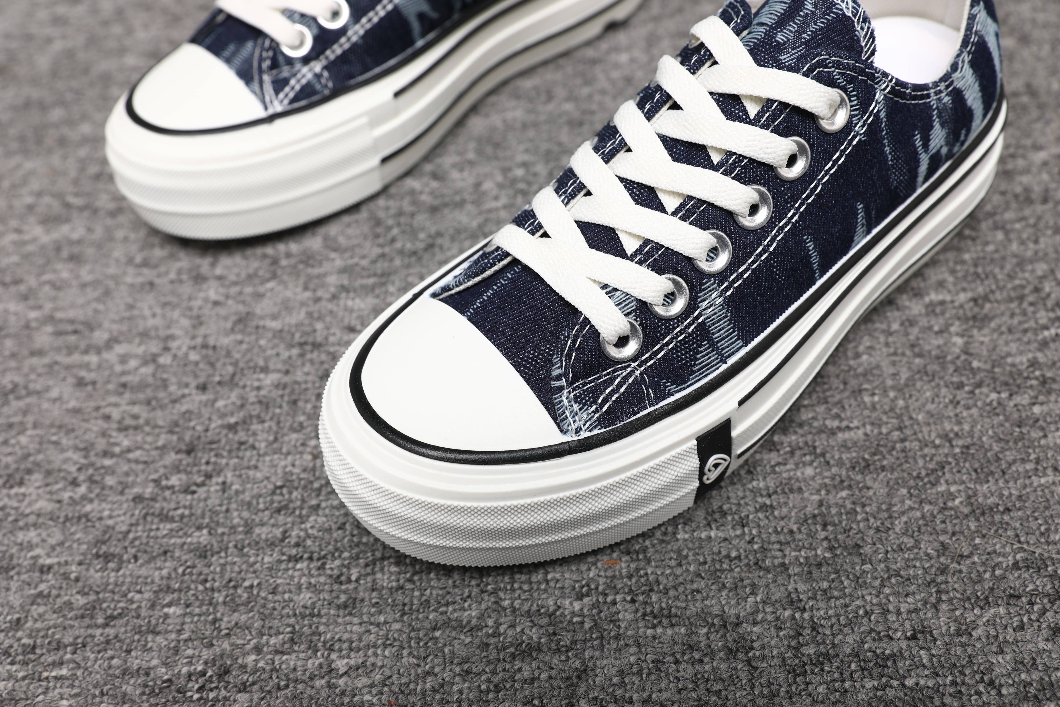 Top Staka - Wholesale Sneakers - Dames - Top Staka damessneakers van canvas met chunky plateauhak10