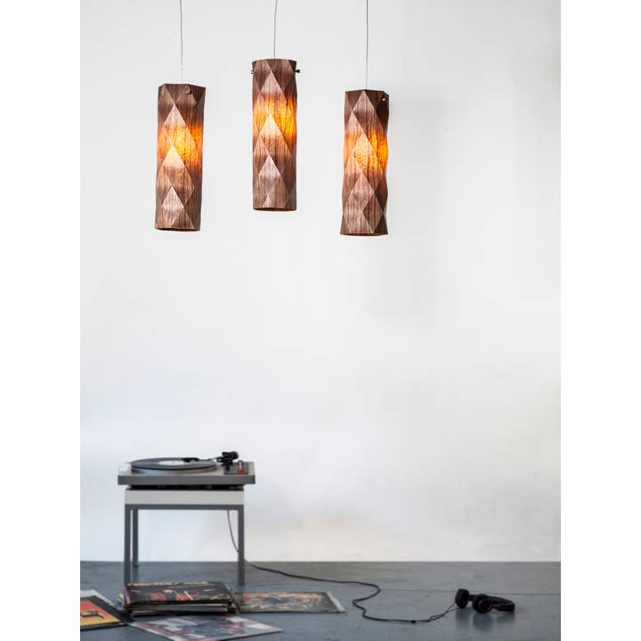 DM + PARTNERS – Engroshandel Lysekrone/pendellampe – Foldet lampeskærm i naturligt træ og akryl2