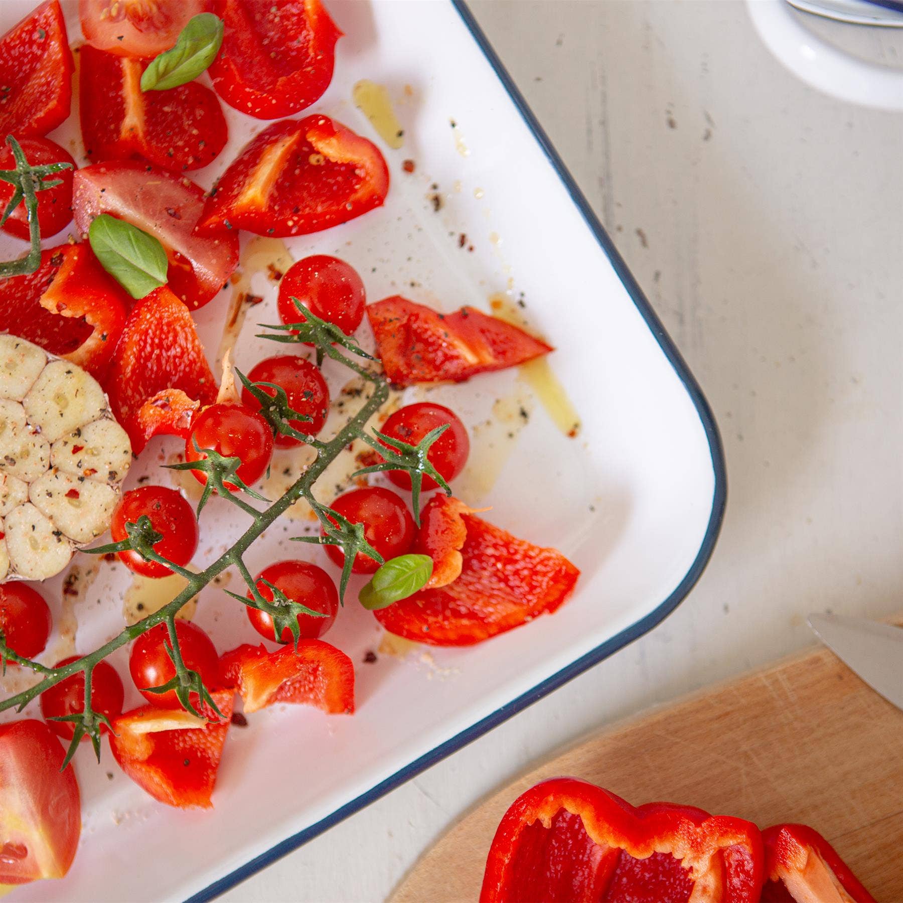 Rinkit Pty Ltd - Wholesale Baking Dish - 34cm x 26cm White Rectangle Enamel Baking Tray - By Argon Tableware2