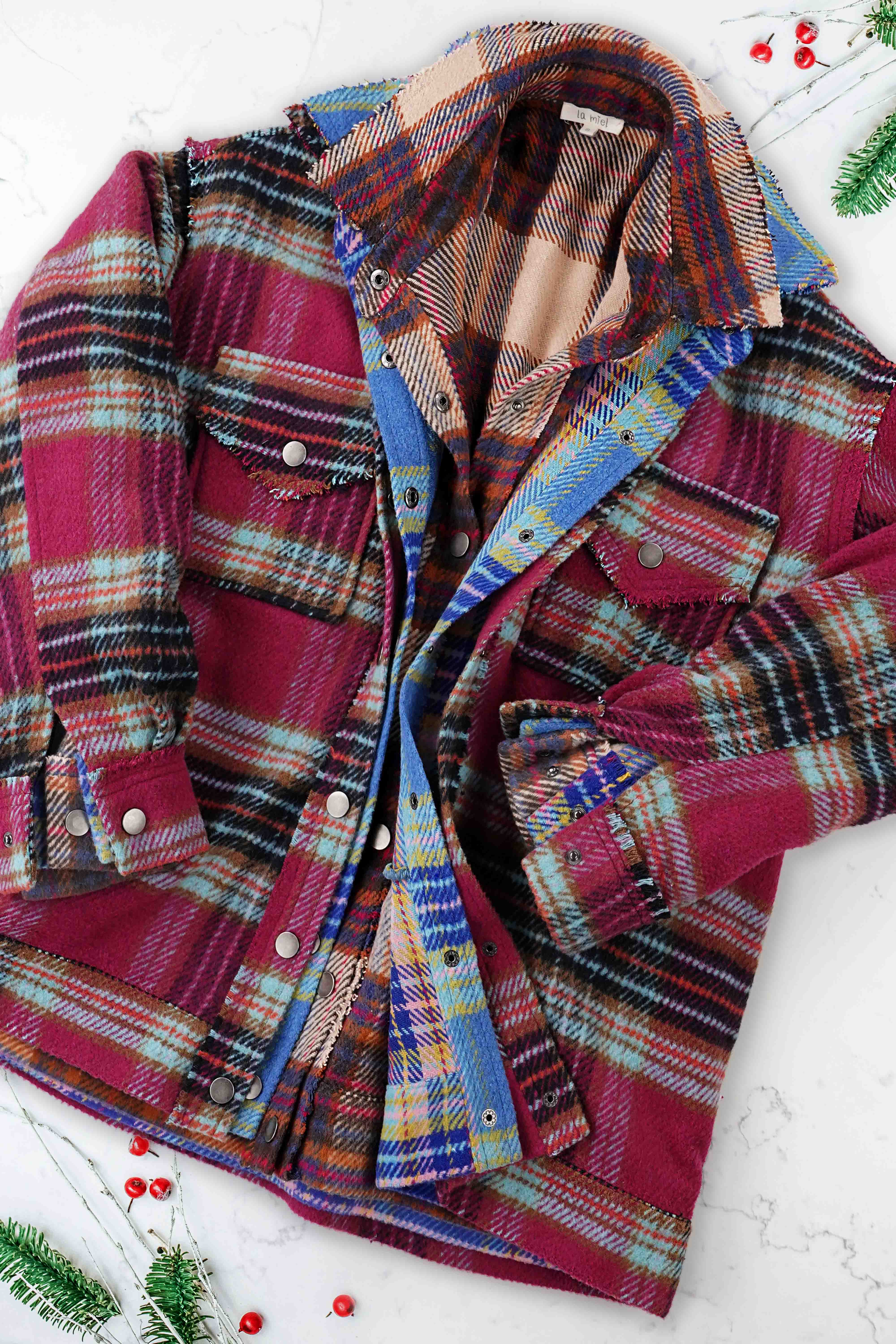 La Miel – Großhandel Hemdjacke/Shacket – Damen – JKT1797-Hemdbluse mit kariertem Knopfverschluss und Taschen in lockerer Passform25