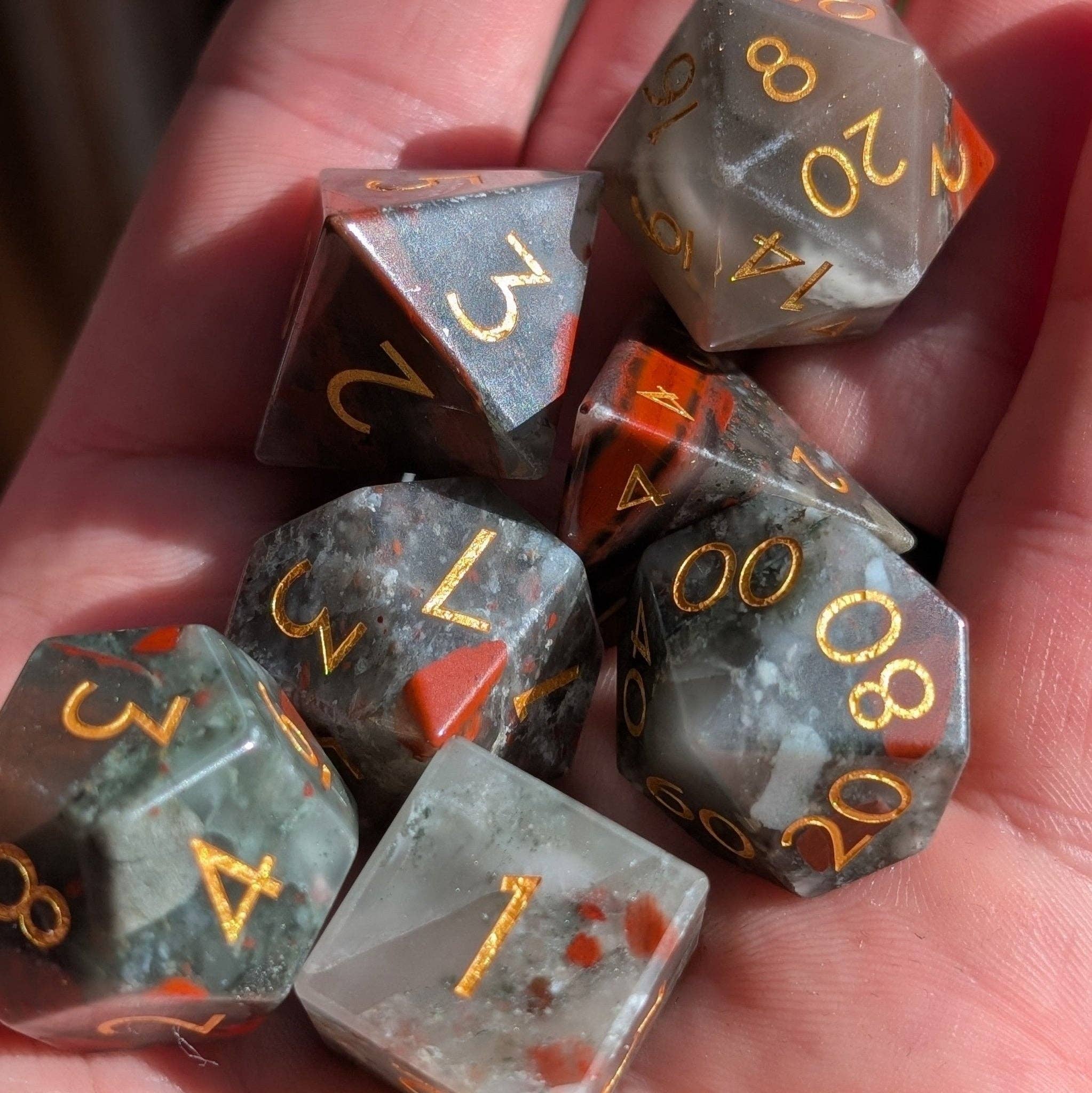 EBONWOOD – Großhandel Würfel – Blutstein - 7-teiliges polyedrisches Edelstein-Würfelset2