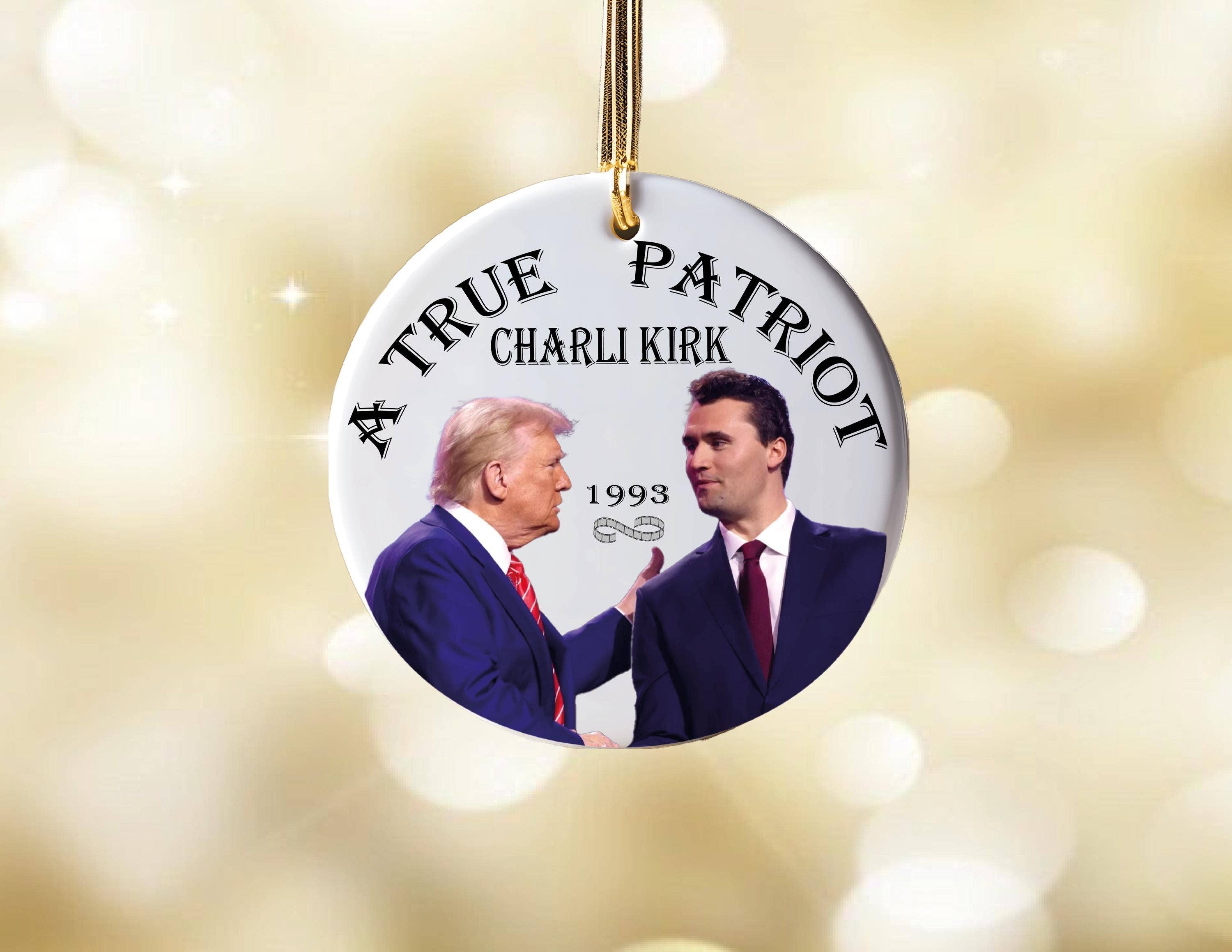 Embrova - Vente Objets de décoration - Ornement patriotique Charlie Kirk, ornement de Noël républicain3