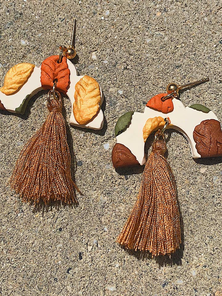 Pendentifs à pampilles feuilles d'automne pour la vente par Polymearrings Jewelry Co.