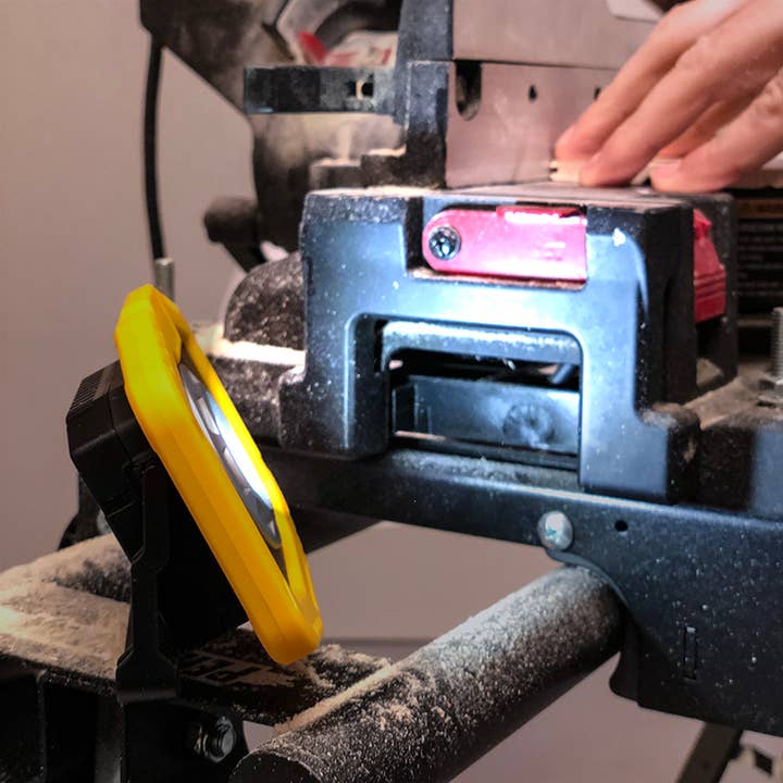 Flipo Group, Ltd. – wholesale Retailer display – Home & Living – Vulcan 300-Lumen Portable Work Light, 8 pc. display6