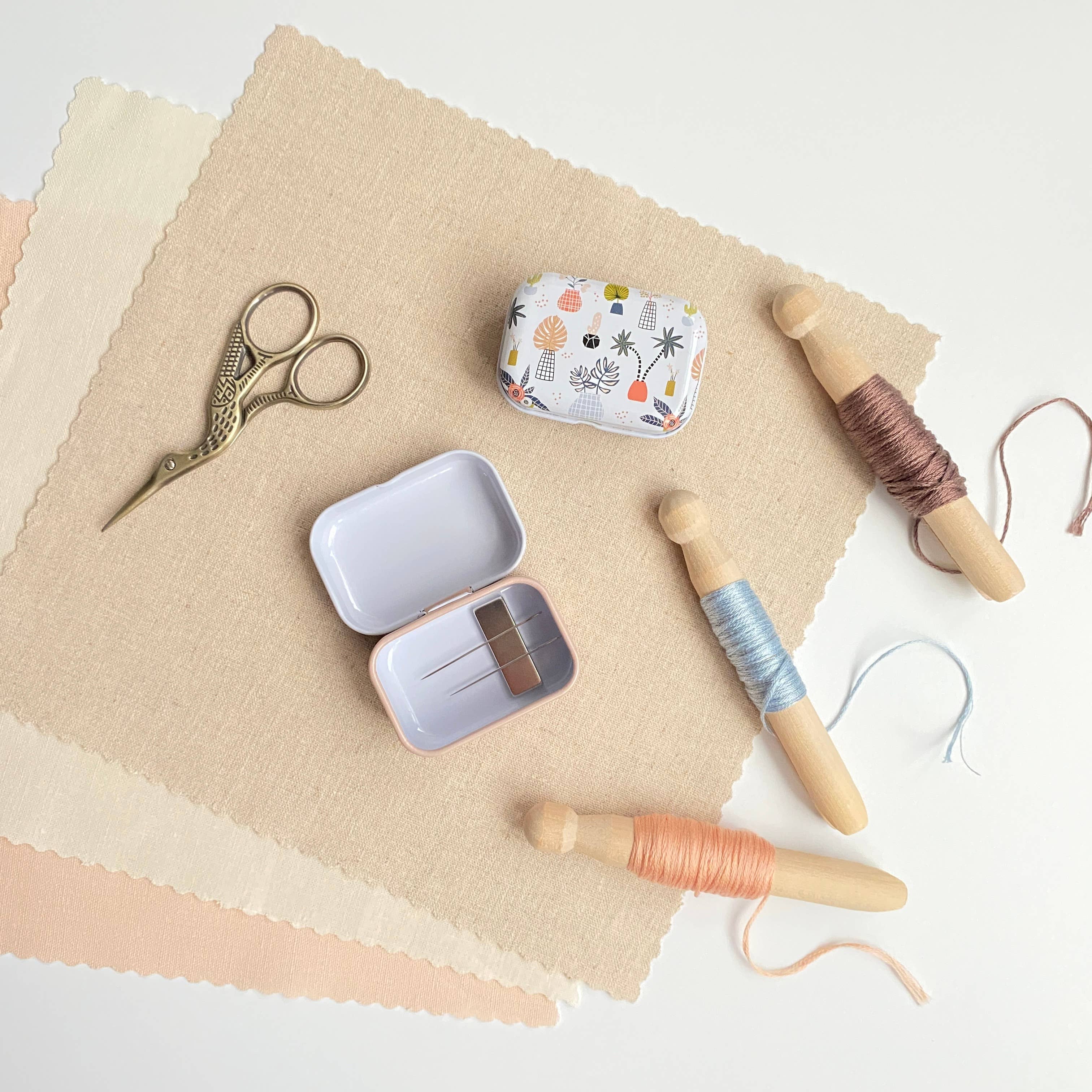 Eight22Crafts – wholesale Embroidery/cross-stitch supplies – Magnetic Needle Tin, Modern Floral Needle Case6