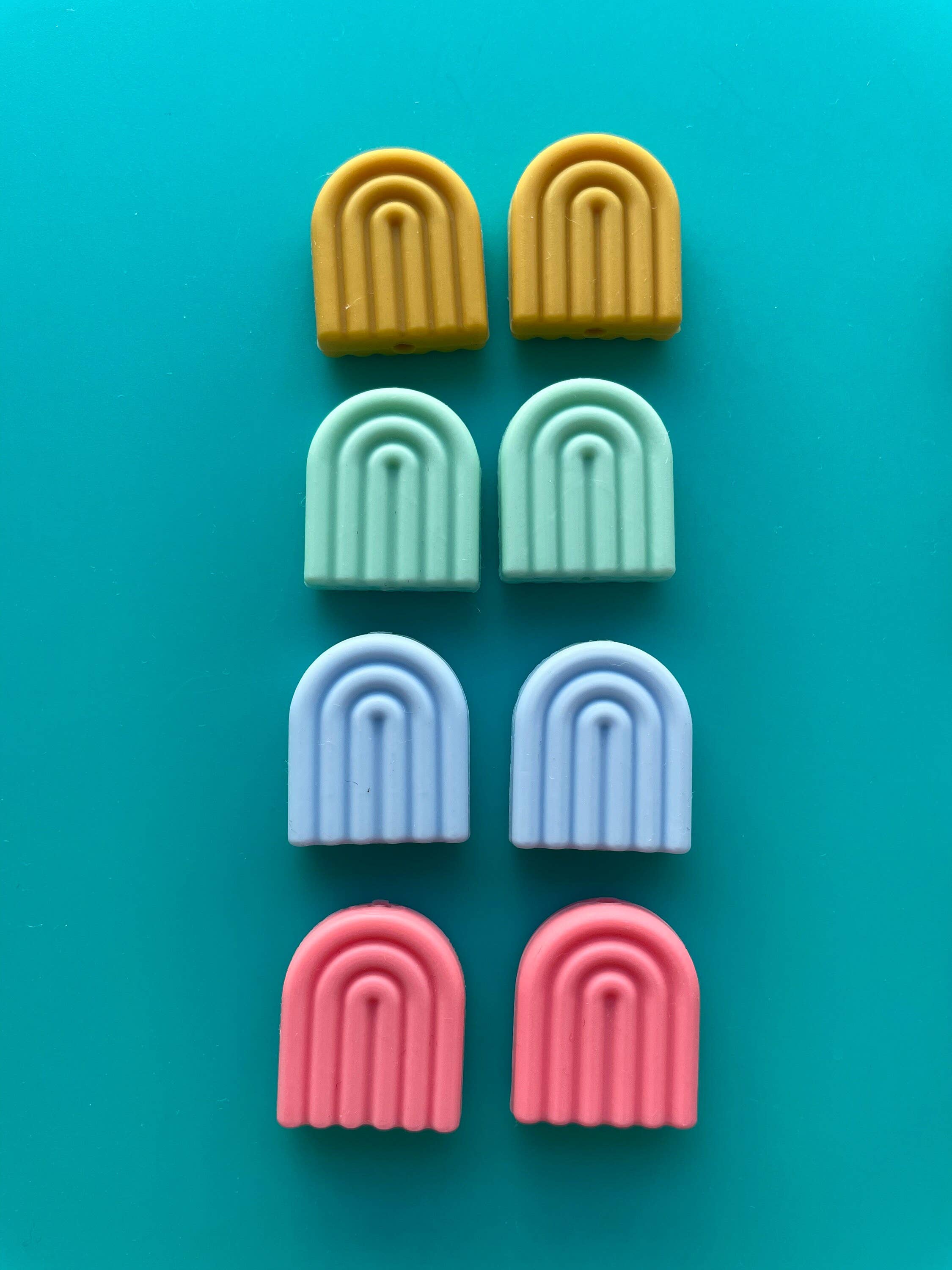 Comma Craft Co - Wholesale Knitting/Crochet Supplies - CURATED SETS! Knitting Needle Point Protectors - rainbows3