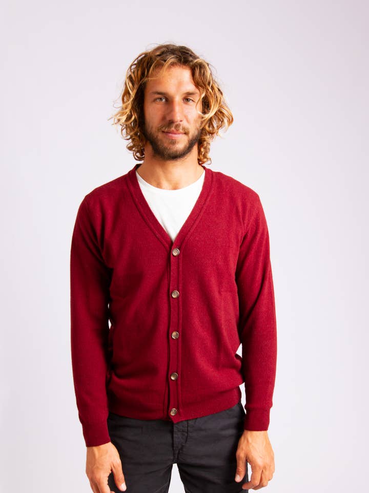 Cardigan classique en laine d'agneau - Bordeaux pour la vente par ARMAZÉM DAS MALHAS