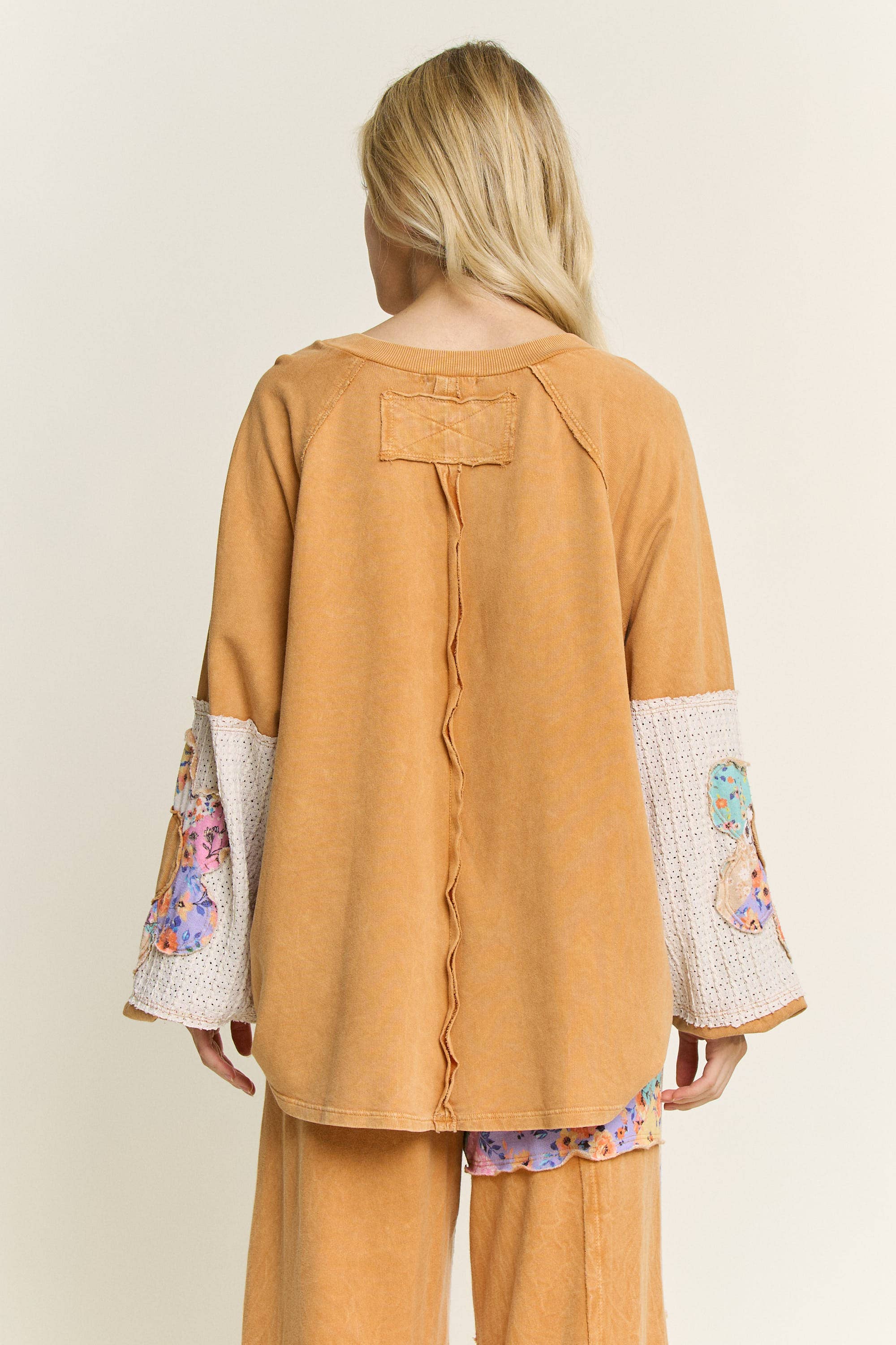 J.Her – wholesale Sweatshirt - Dam – MineralWash Floral Patcherad ärm Terrytröja HT606316