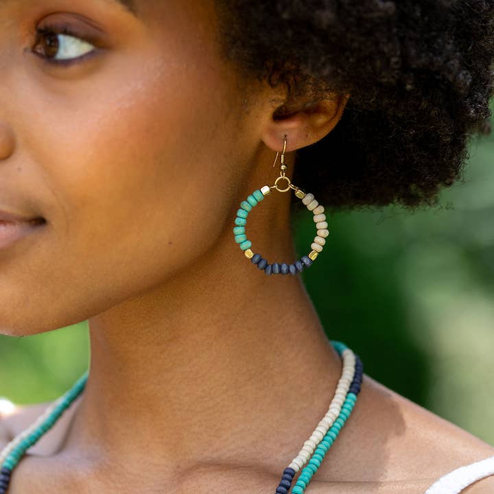 Anju Jewelry – Engroshandel Hængeøreringe og creoløreringe – Prismatiske Nuancer Øreringe Sæt - Med Display5