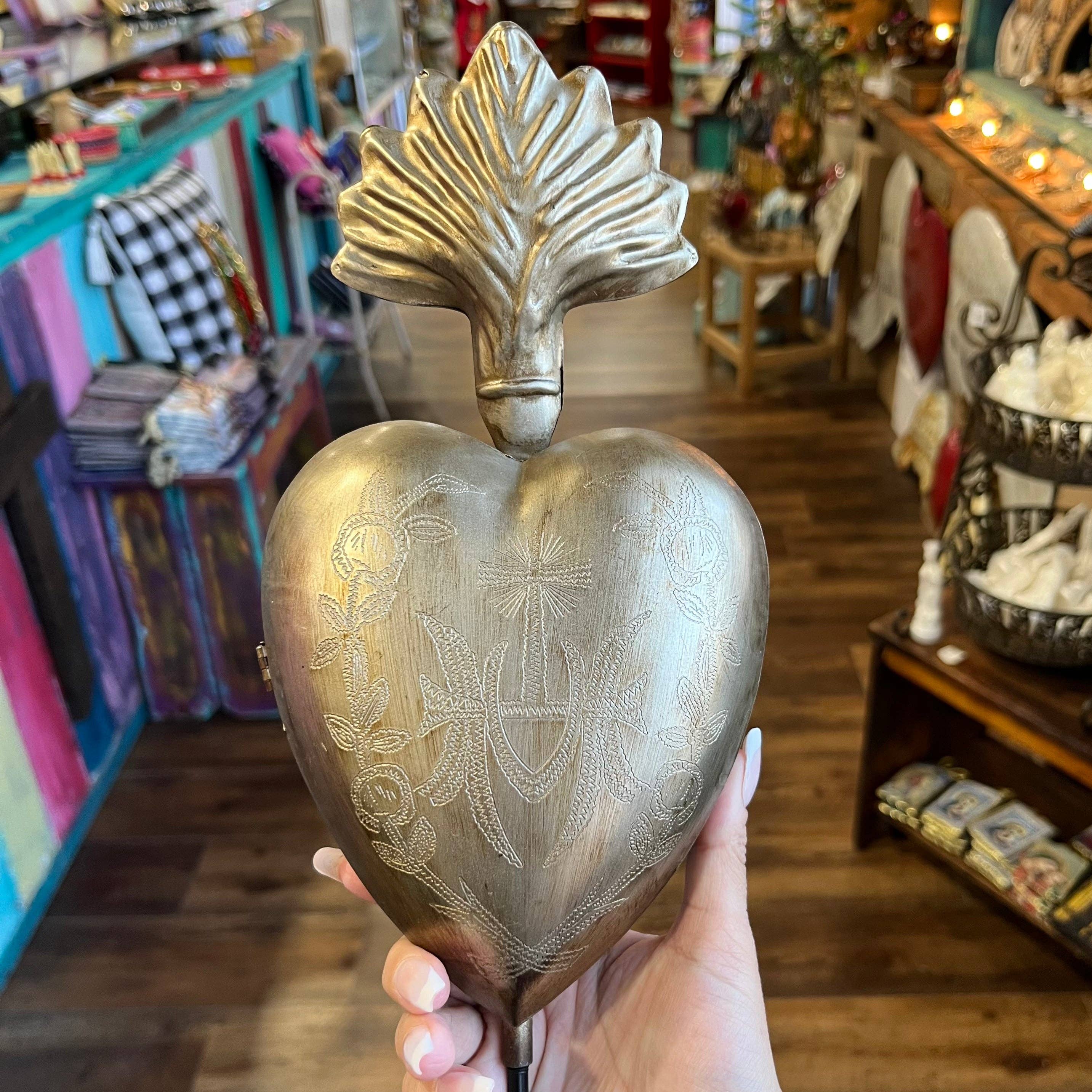 Love and Honor Jesus LLC – wholesale Decorative box – Standing Sacred Heart Box6