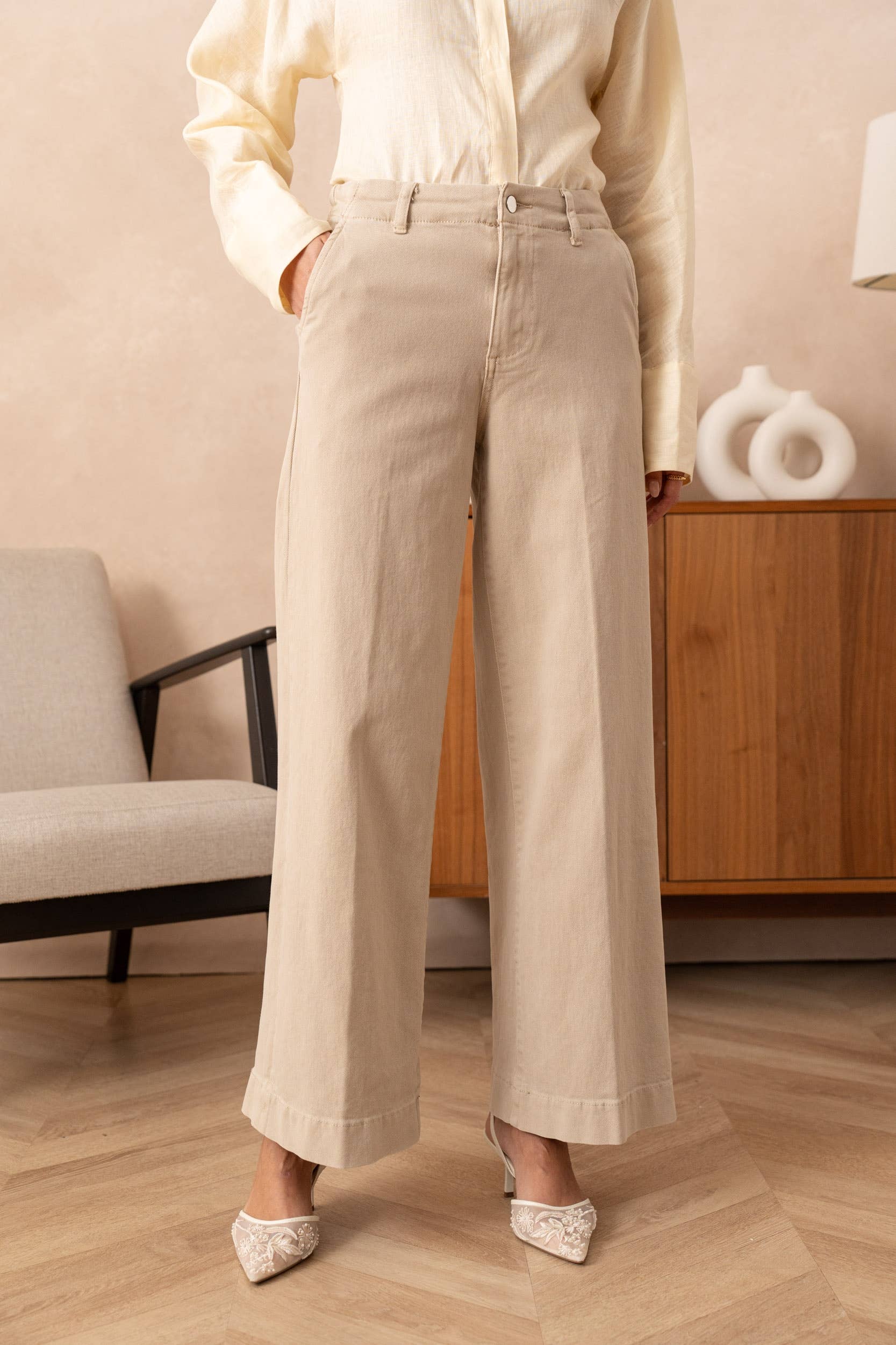 Vivid - Wholesale Jeans - Women's - Wide-leg jeans with front pleats5