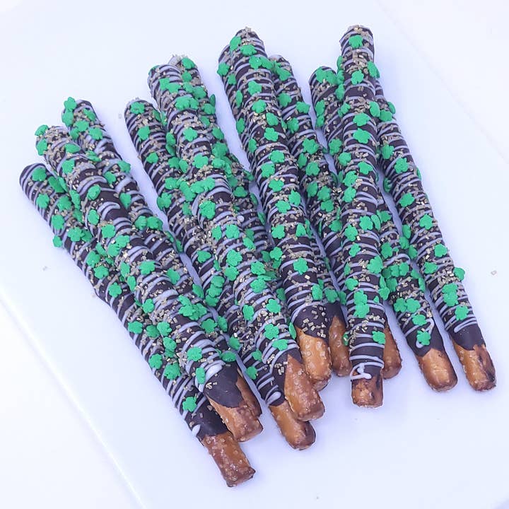 Chokladdoppade kringla stavar - St Patrick's Day för wholesale av Wild Angel Treats, LLC