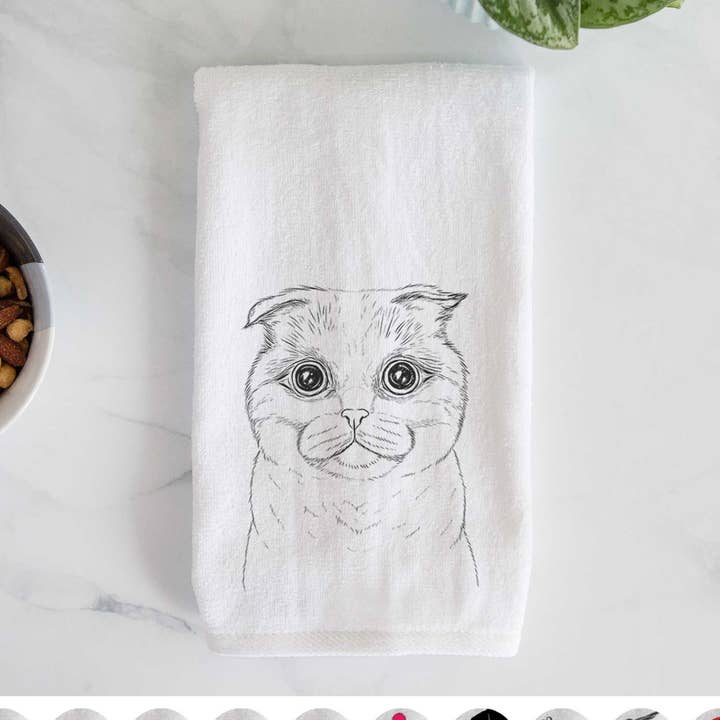 Essuie-mains Neko the Scottish Fold Cat pour la vente par Inkopious