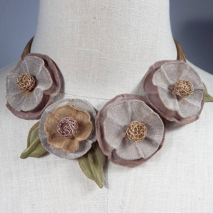 Collier Fleurs de Coton avec Feuilles pour la vente par Sarah Cavender Metalworks
