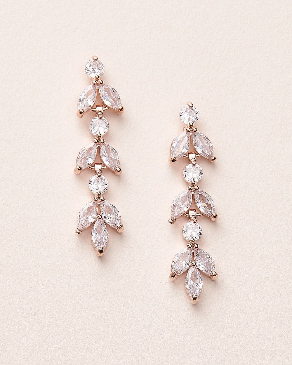 Dareth Colburn Designs - Venta al por mayor Pendientes colgantes - Pendientes Sydney Floral CZ5