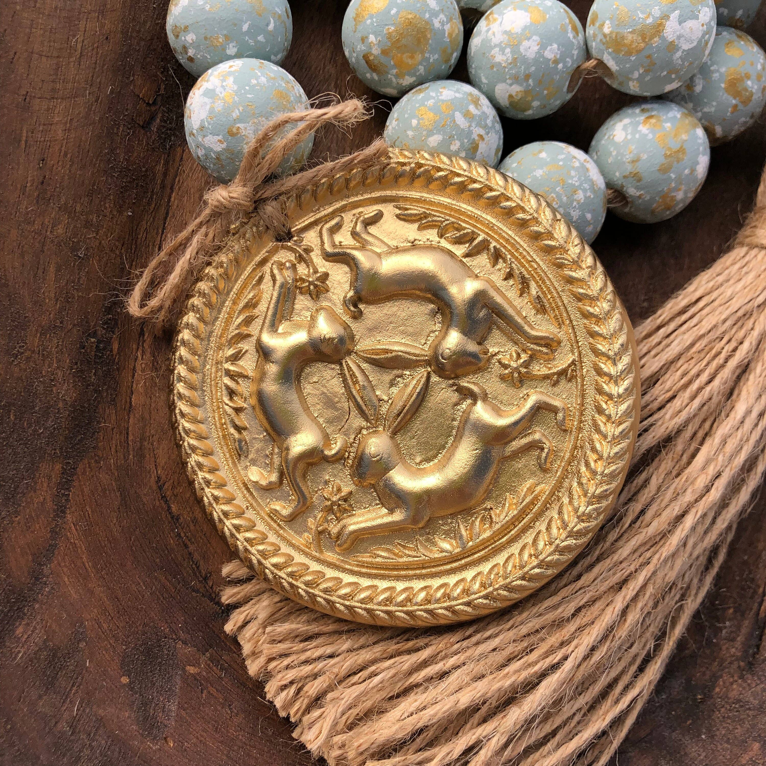 Place of Grace Designs - Vente Décorations de table - Perles de bénédiction avec intaglio de lapin | Guirlande de perles avec intag1