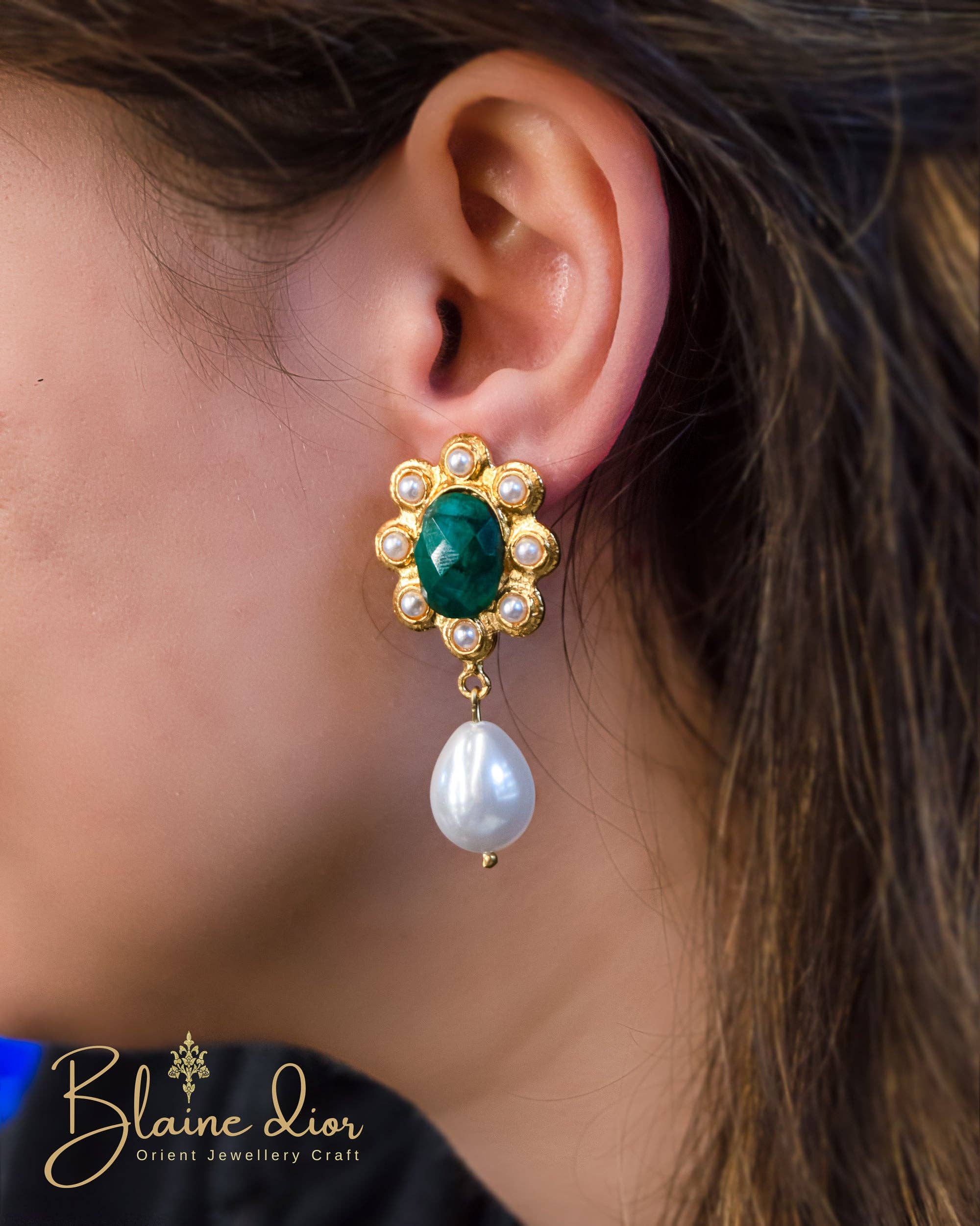 BlaineDor - Vendita all'ingrosso Orecchini pendenti - Orecchini Reali Indiani in Oro con Smeraldo Naturale e Perla