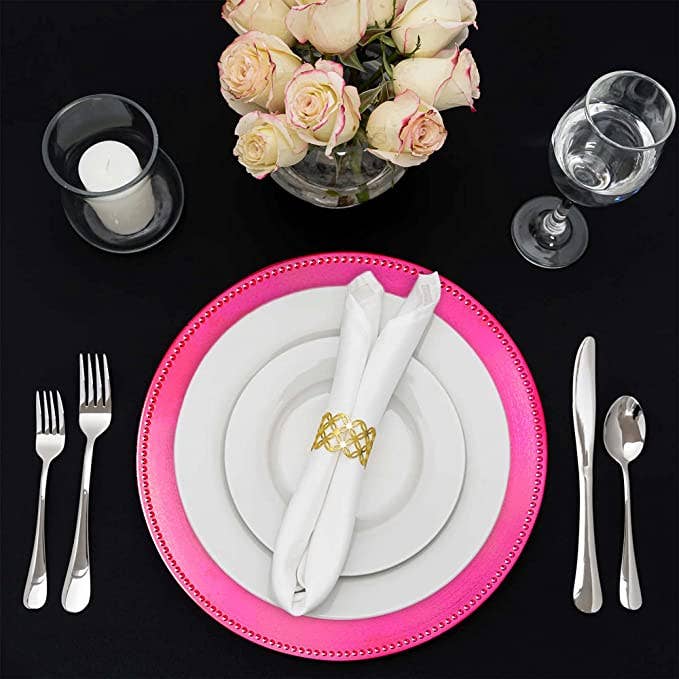 Portofino International Trading, USA - Vente Assiette de présentation - Plaque de chargement en plastique Beaded Edge 13" - Magenta2