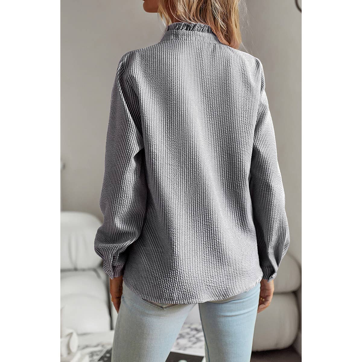 Supreme Fashion - Wholesale Overhemd met knopen - Dames - Frenchy blouse met strepen, ruches en knopen vooraan2