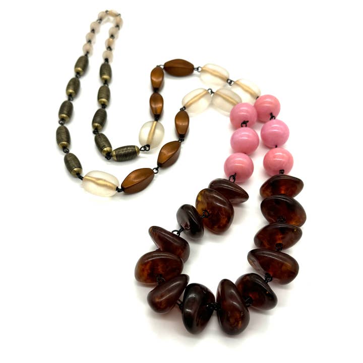 Collier en corde à chaîne avec chapelet en bronze miel pour la vente par Leetie Lovendale