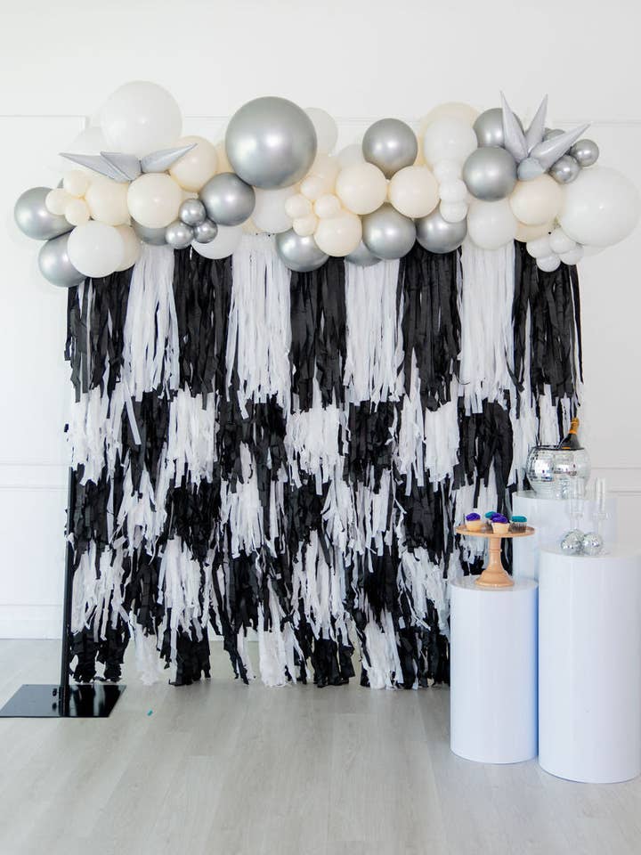 Controlla lo sfondo della frangia del compagno per la vendita all'ingrosso da parte di Oh My Darling Party Co