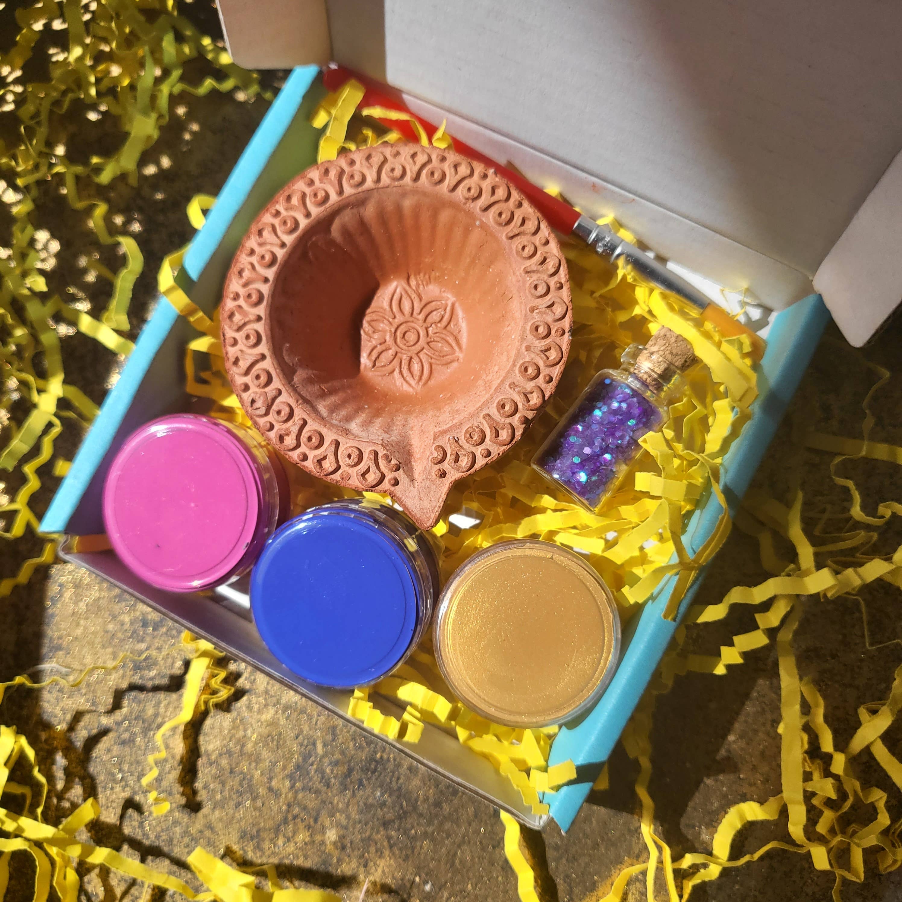 Ax & Nush – wholesale DIY craft kit – Decorate Your Own Clay Diya Candle Holder1