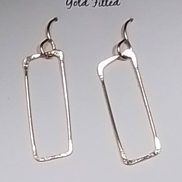 Petit rectangle maigre rempli d'or 14 carats pour la vente par Ken’s handcrafted jewelry