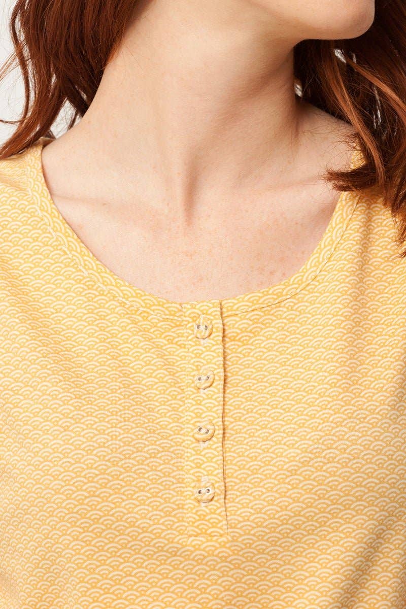 Gul (band) Penelope Charleston ärmlös klänning i honungsgul med japanskt mönster för wholesale på Faire1