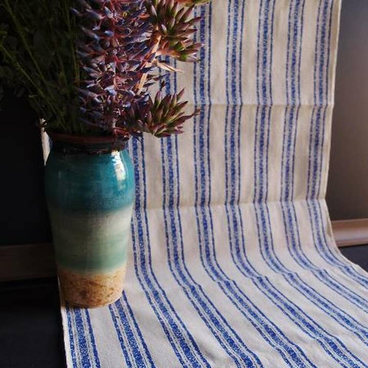 Chemin de table en lin rayé bleu rustique 19" pour la vente par Packaging Decor