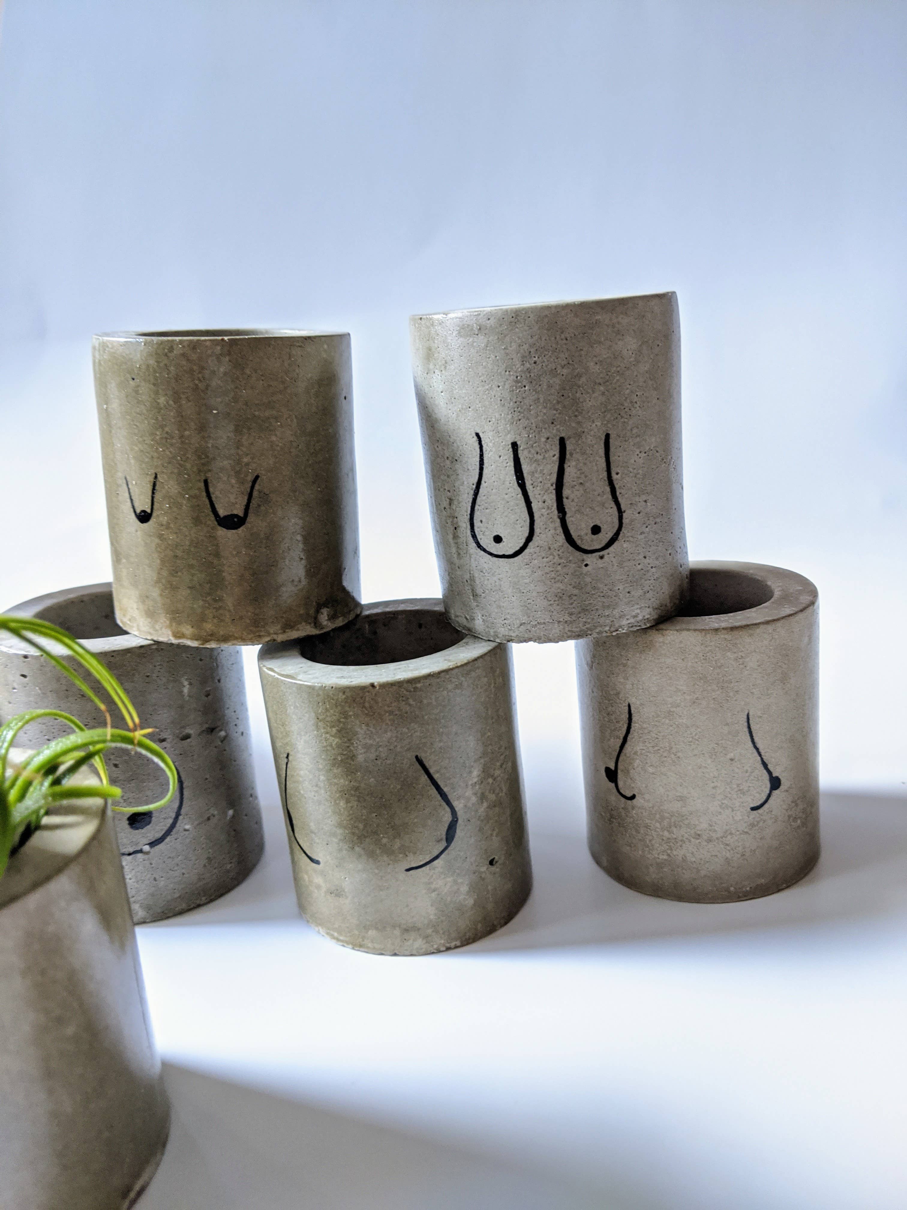 ForgottenProperty – Engroshandel Plantekrukke – Itty Bitty Titty mini beton plantepotte5