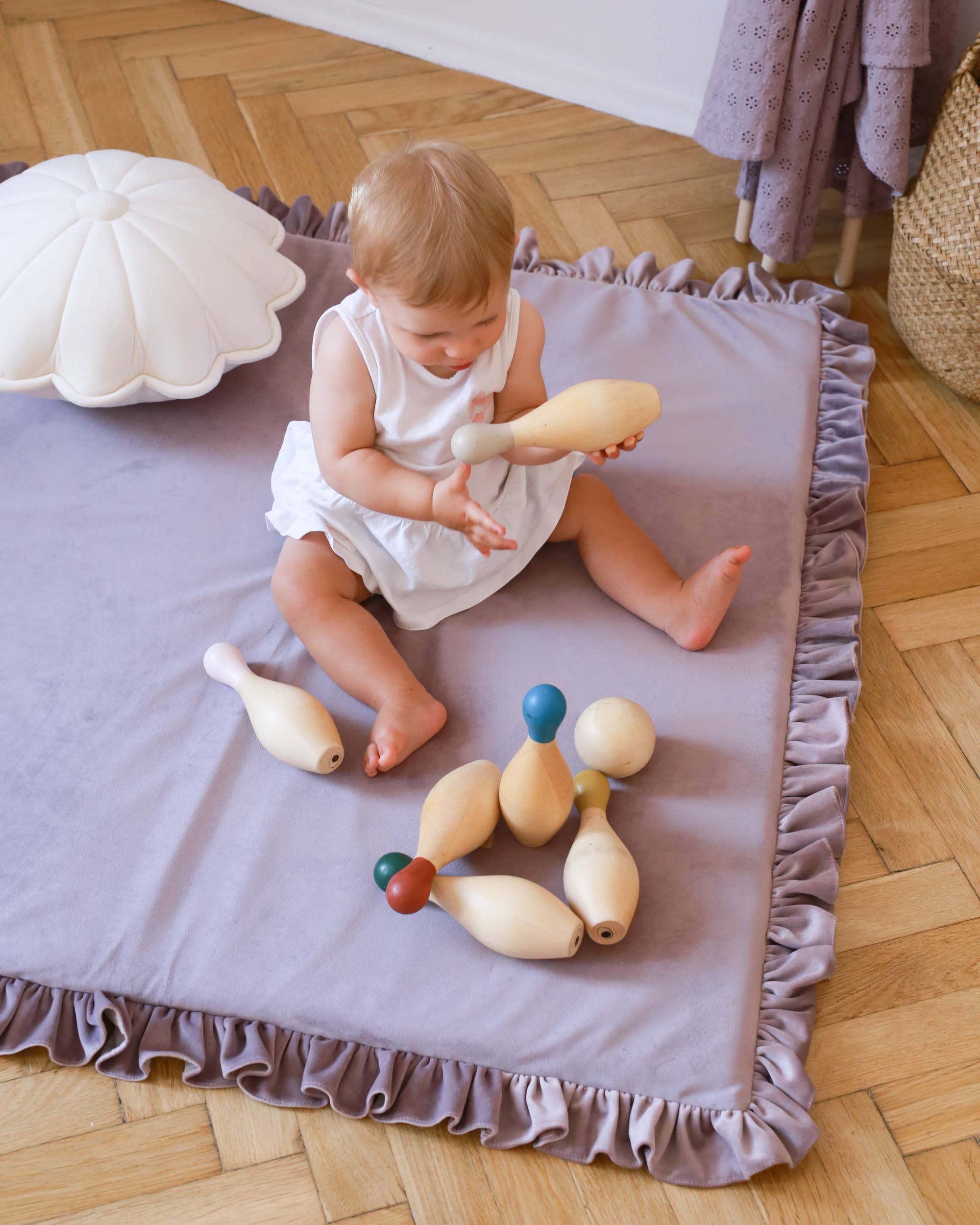 Babyly – Engroshandel Legemåtte - Børn og baby – Velour legetæppe med skum og flæser (6 farver)0