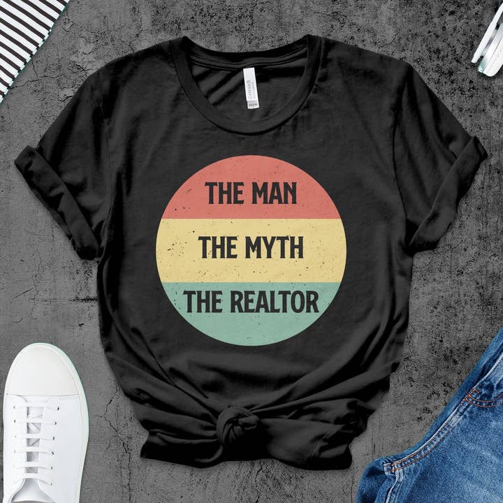 T-shirt The Man The Myth The Realtor, cadeau pour agent immobilier, t-shirt pour agent immobilier, vêtements professionnels de style vintage, chemise rétro colorée pour la vente par FreakyTeeFactory