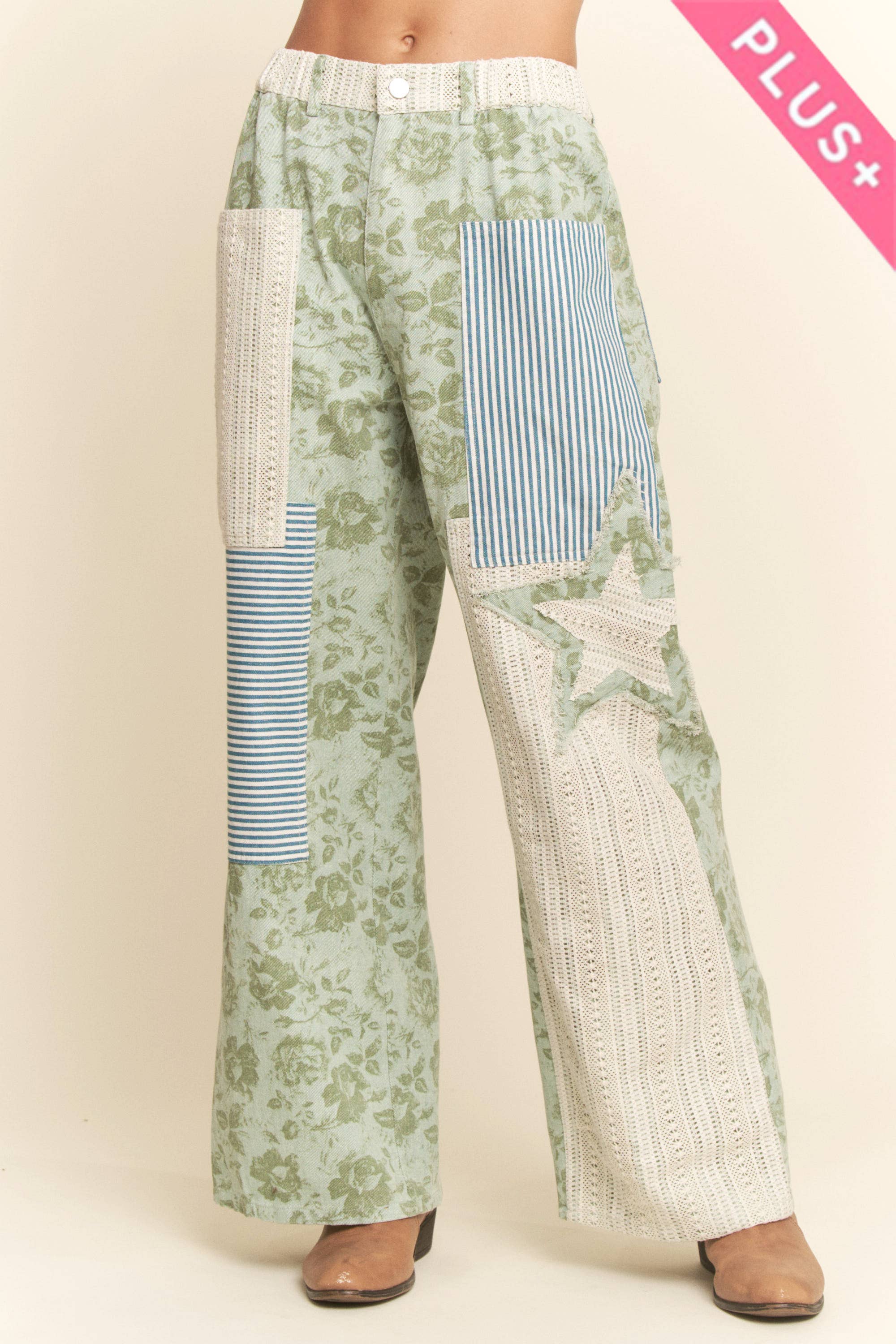 Davi & Dani – Calças - Mulher por atacado – CALÇAS LAVADAS COM DETALHE DE APLICAÇÃO FLORAL EM FORMA DE ESTRELA PLUS6