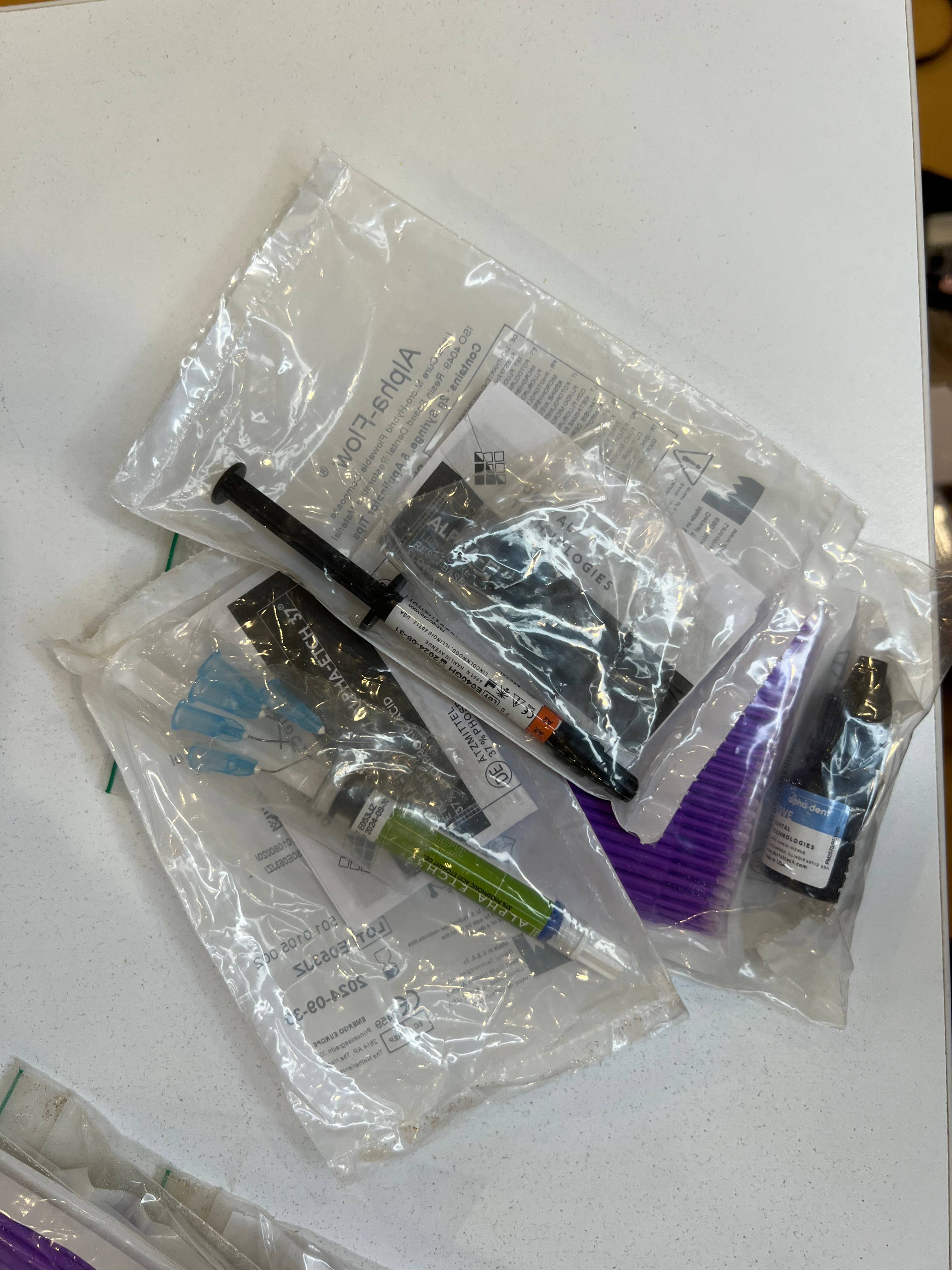 Illuminate Smile Specialists - Vente Parures de bijoux - Kit de bijoux de luxe pour dents2