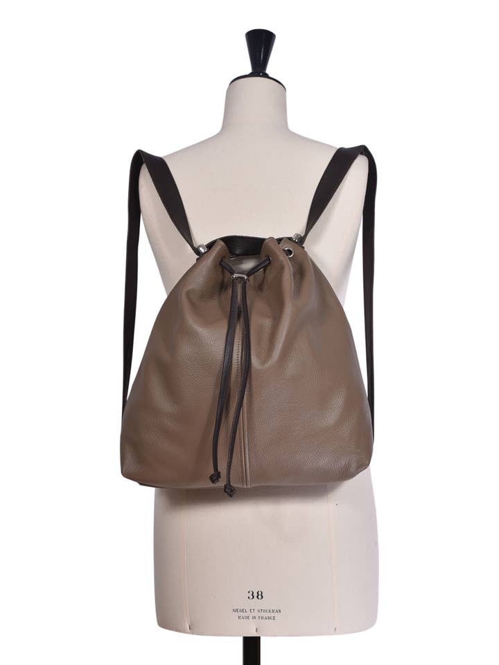 Sac à dos en cuir pour femme | Sac à bandoulière | Mathilde pour la vente par Owen Barry Ltd