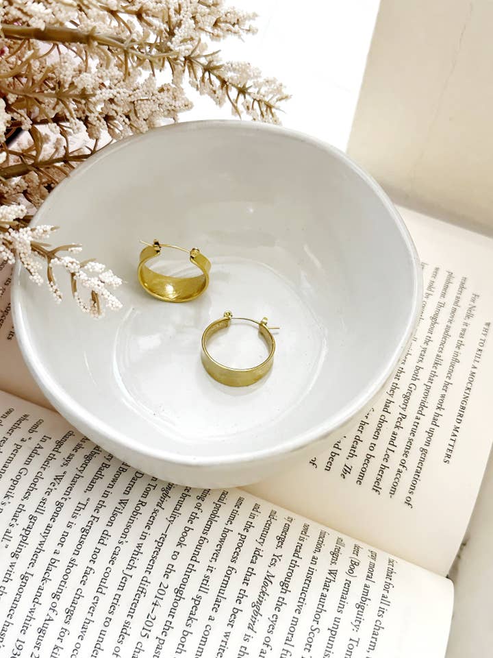 8402JE - Garcelle Ohrringe mit Goldfüllung für den Großhandel von Renee and Renae | Formerly The Katz Meow Creations