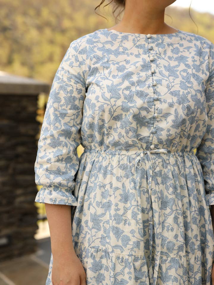 Ada Faye - Wholesale Jurk - Dames - Ada Faye Evelyn Jurk - Lichtblauw | Pre-order Verzending Verwachte Leverdatum 20/83