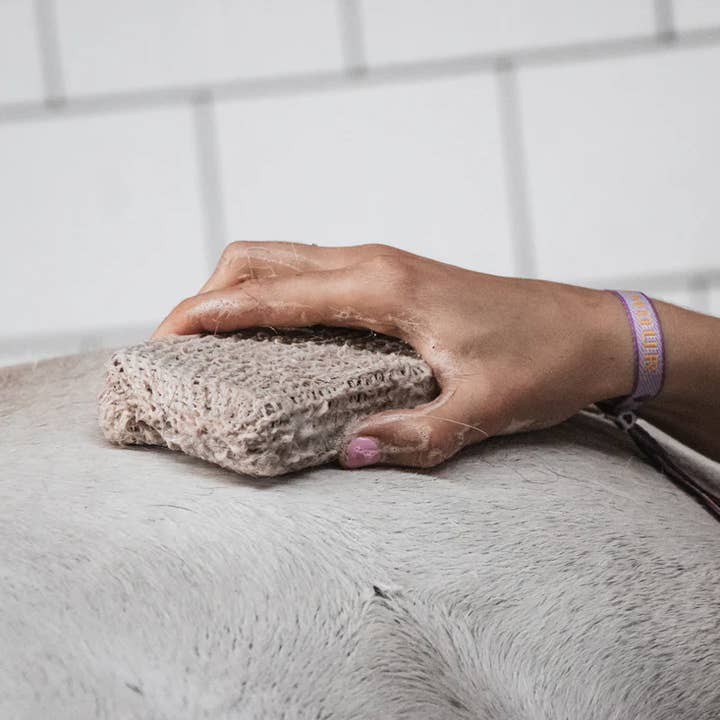 Horse Soap Frenky Lewis - Wholesale Horse Conditioner/Grooming Aid - Natural Horse Shampoo Bar Honey & Care6