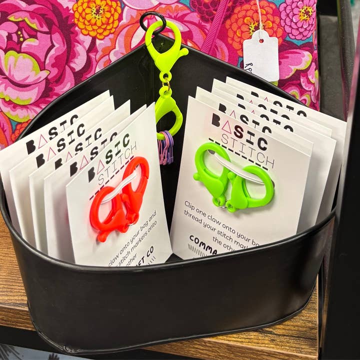 Stitch Marker Claw Clip Holder Keychain - Basic Stitch Knit for wholesale by Comma Craft Co