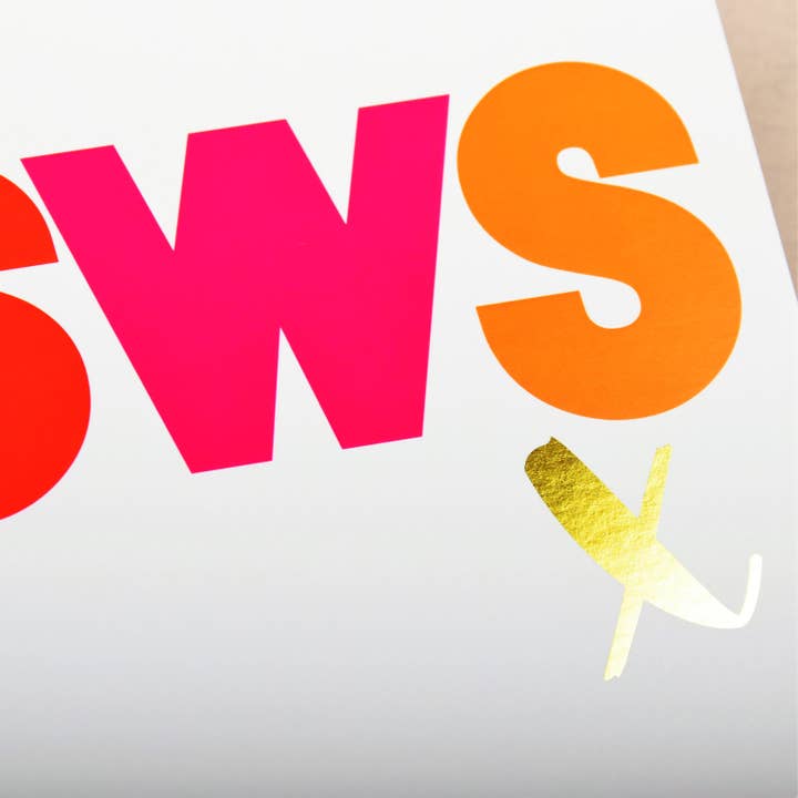 Claire Giles Ltd - Vente Cartes de Saint-Valentin - Carte de Saint-Valentin galloise, SWS, Kiss, texte doré brillant2