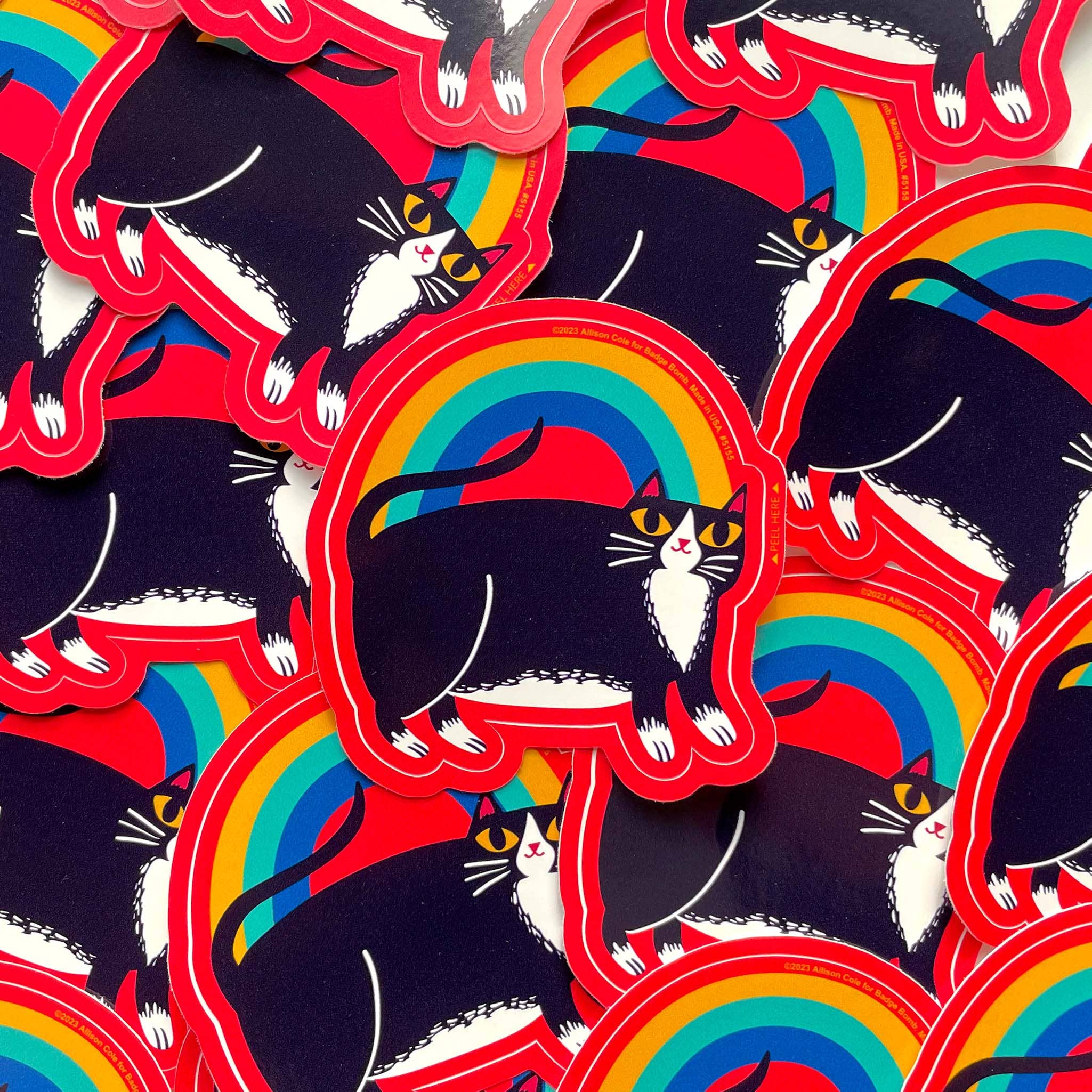 Badge Bomb - Vente Autocollant - Autocollant Rainbow Tuxedo en forme de chat1