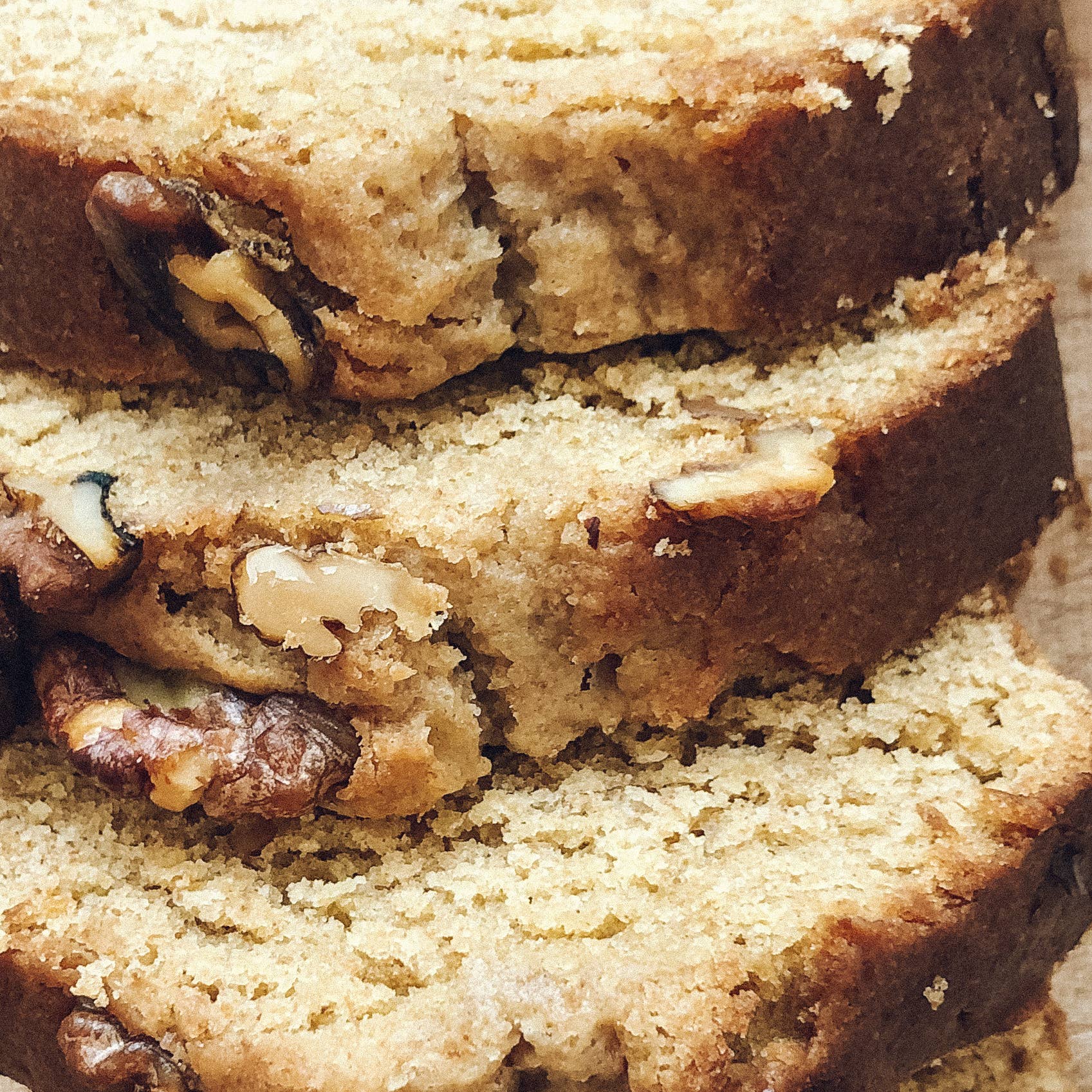 Glowkitchen Food GmbH - Vendita all'ingrosso Torta - Torta vegana biologica di banana e noci - Natale1