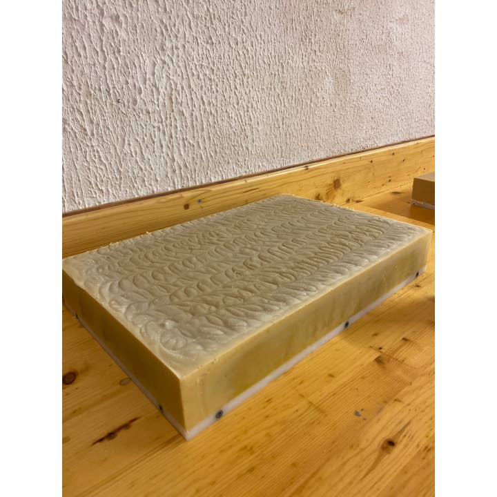 Bulles De Camargue – wholesale Tvål – Handgjord överfettad tvål med ekologisk åsnemjölk LE BOURRIQUETTE6