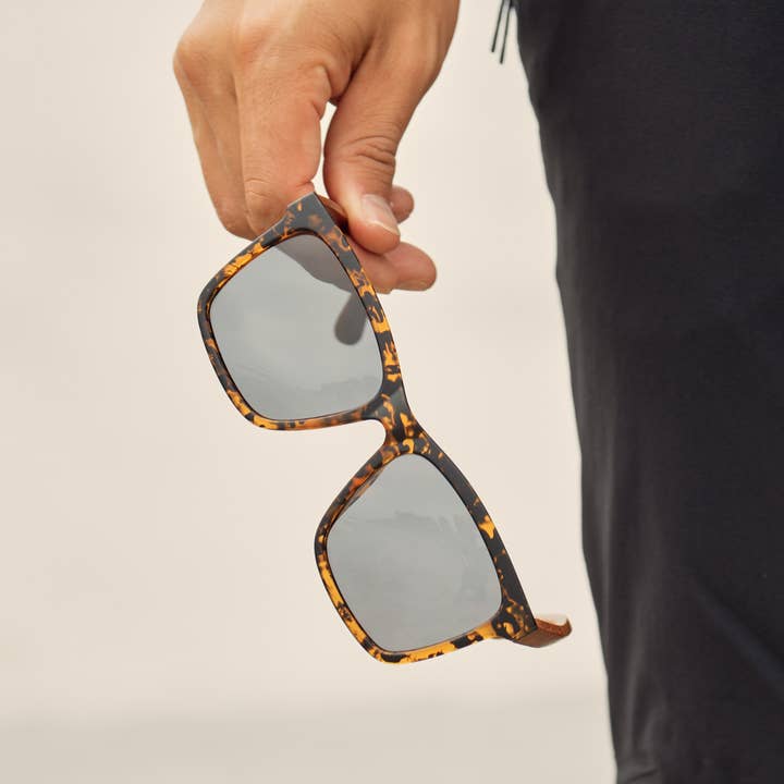 Blue Planet Eco-Eyewear - Wholesale Sunglasses - Unisex - BP19991 - Koa - Tortoise / Walnut Wood / Smoke Polarized4